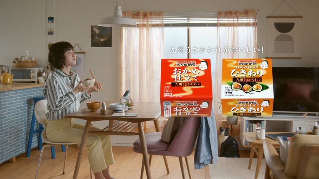 おかめ納豆cm21女優は誰 食卓でかき混ぜるかわいい女性は 僕とあなたのぼくぼくヴォーグ